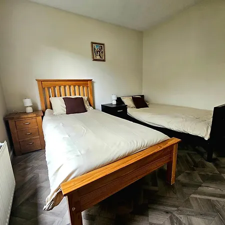 Lägenhet Two-bedroom Flat Free Car Park Easy Access To Centre