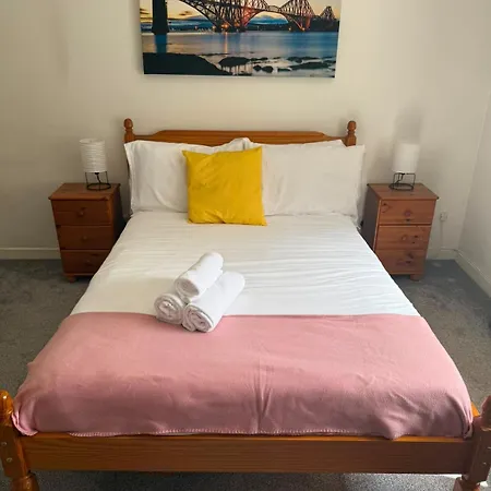Family-friendly 3 Bed Parking 10 Min To Centre *