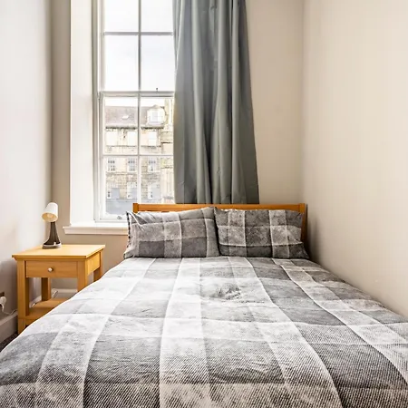 Modern New Town Flat Apartment Edinburgh