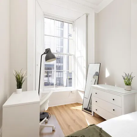 6-bedroom In The Heart Of West End Apartment *