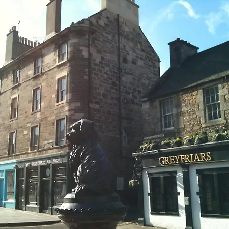 1 Bed Overlooking The Historic Greyfriars Church