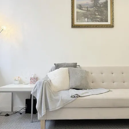 Apartment Bright 2-bed Near Haymarket - Easy Access *