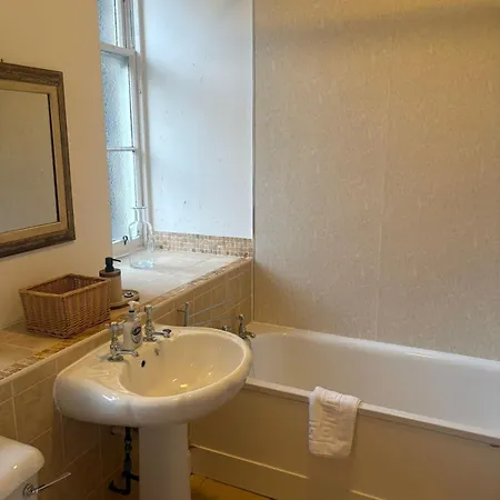 Charming Old Schoolhouse In Dean Village * Edinburgh