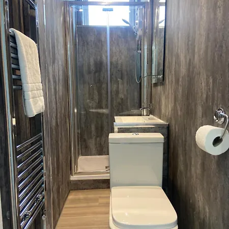 Gorgie - 2 Bedrooms No Lounge * Edinburgh