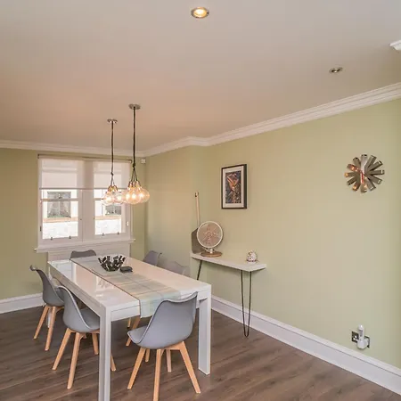 Apartment Stylish Hideaway In - Pass The Keys