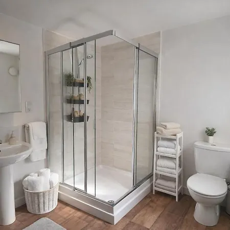 Elegant 2-bed 2-bath Flat In * Edinburgh