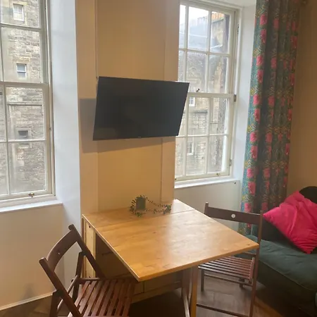 Luxury 2 Bedroom On Famous Royal Mile Apartment *