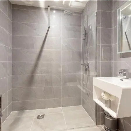Stylish West End Retreat Apartment Edinburgh