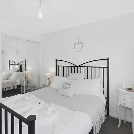 Apartment Saughton 2br Free Private Parking Near Tram Station *