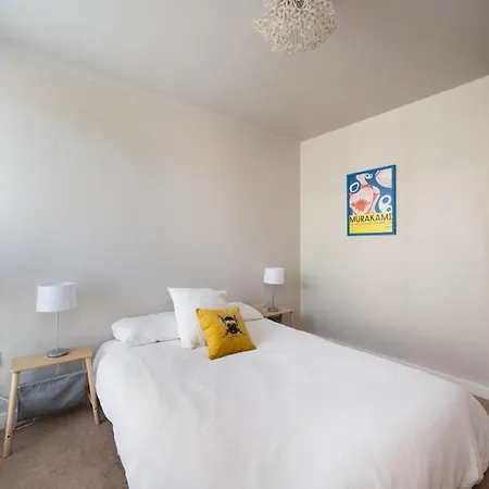 Modern 2 Bed In * Edinburgh