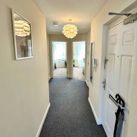 Modern 2 Bedroom Apartment, Near The Sea & Edinburgh