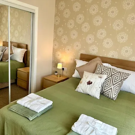 Modern 2 Bedroom Apartment, Near The Sea & Apartment