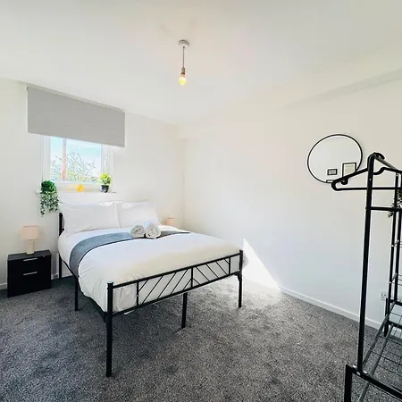 Stylish 3-bed In Leith *