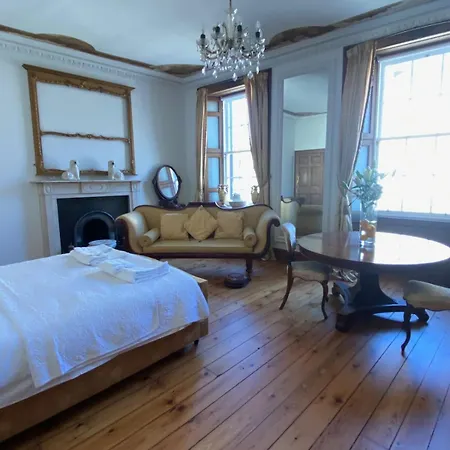 Elegant Main Door, 2 Floor Flat In Historic Leith Apartamento