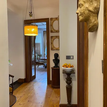 Elegant Main Door, 2 Floor Flat In Historic Leith Edinburgh