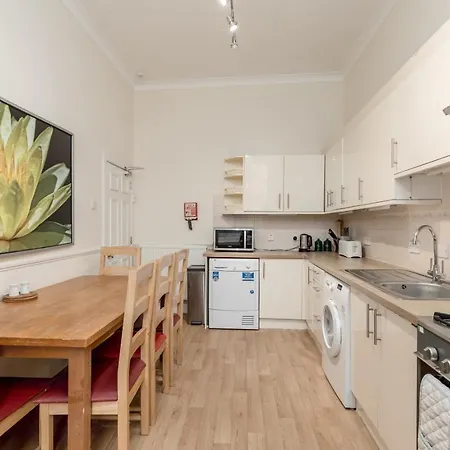 Large Traditional Flat In Apartment