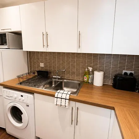 Apartment Sleeps 4 Free Parking Modernised 1 Bedroom