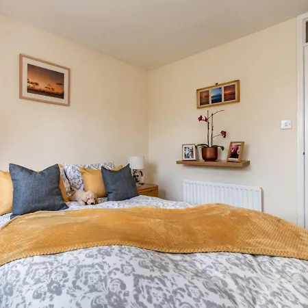 Peaceful 2-bed Craiglockhart Free Parking Apartment Edinburgh