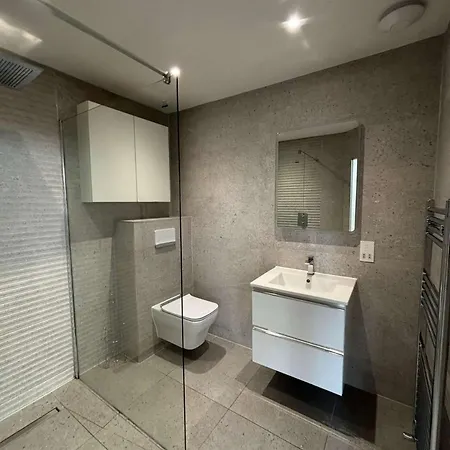 Spacious Family In With Private Garden *