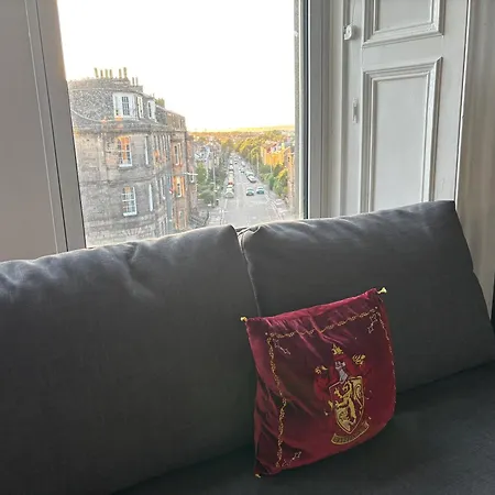 Large Duplex Flat In Leith On Leith Walk * 에든버러