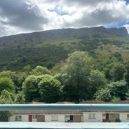 Bright 2-bed Flat In The Heart Of *
