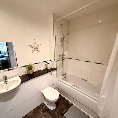 Drybrough - Superfast Wifi - 2br Sleeps 5 Apartment *