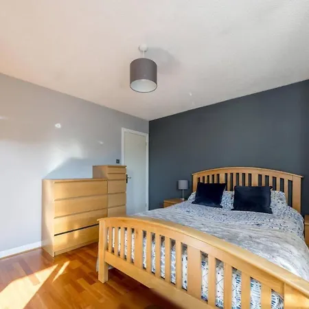 Harrison Park Spacious With Parking Apartment *