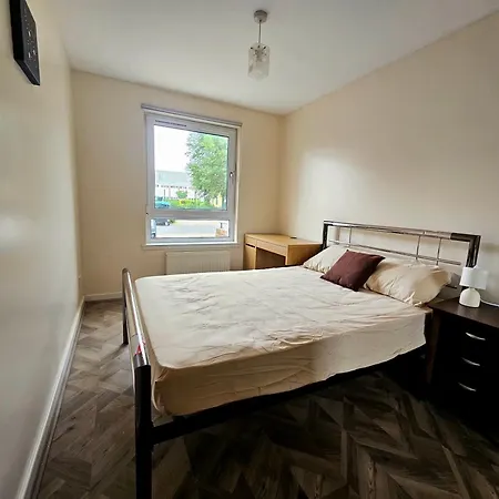 Two-bedroom Flat Free Car Park Easy Access To Centre