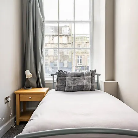Modern New Town Flat Apartment Edinburgh
