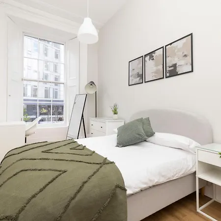 6-bedroom In The Heart Of West End Apartment *