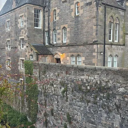 Charming Old Schoolhouse In Dean Village *