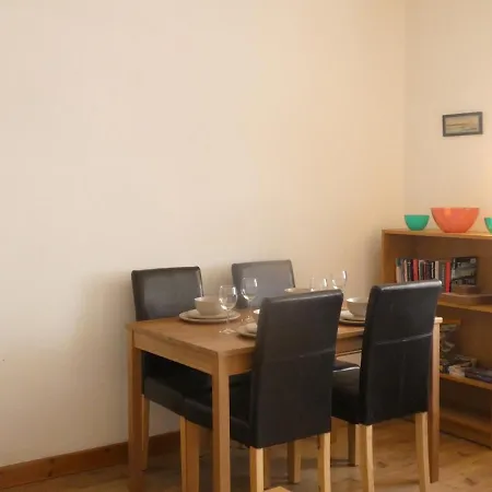 Apartment Bright 2br Gem In Old Town Location *