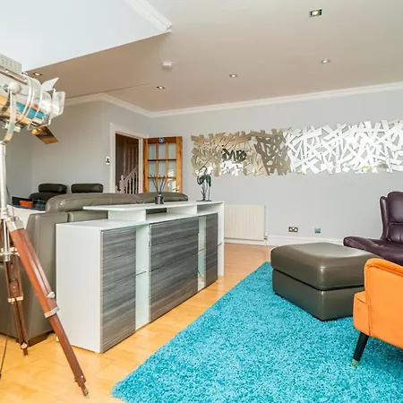 Stylish Hideaway In - Pass The Keys *