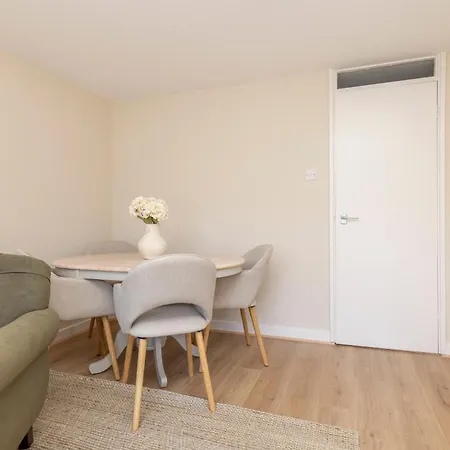 Apartment Stylish 2-bedroom In Stockbridge
