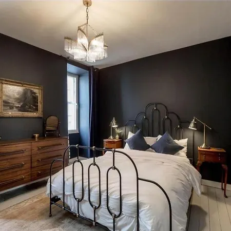 Cosy Grassmarket Hideaway