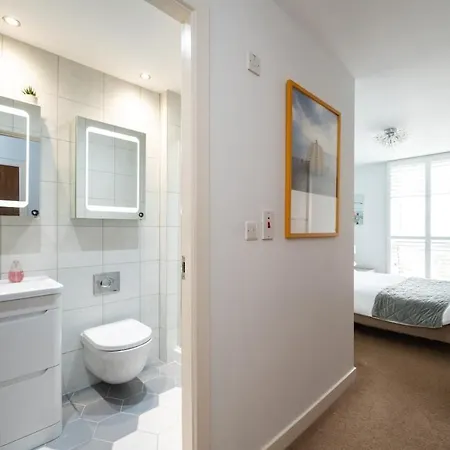 Modern 2 Bed In *