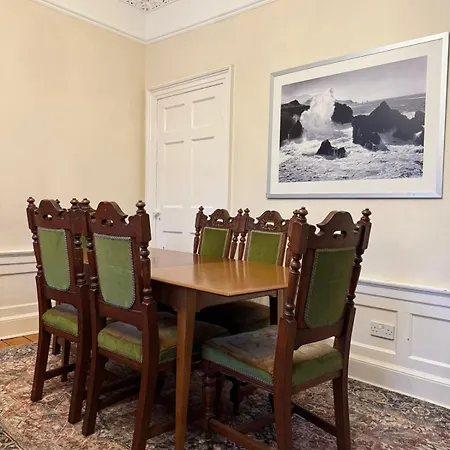 Pleasance 4 Bedrooms 7 Beds Edinburgh