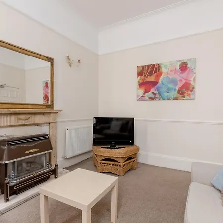 Large Traditional Flat In *