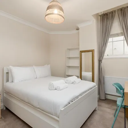 Apartment Large Traditional Flat In *