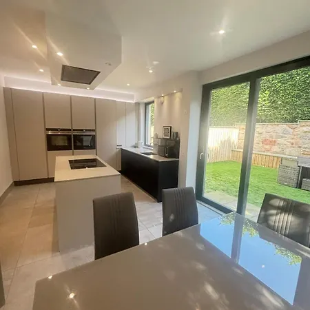 Spacious Family In With Private Garden * Edinburg