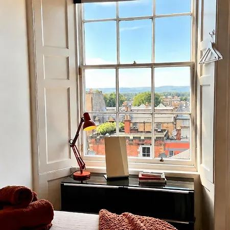 Edinburghs Location Sleeps Four Apartment Edinburgh
