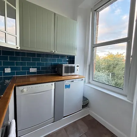 Large Duplex Flat In Leith On Leith Walk