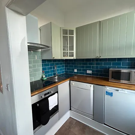 Large Duplex Flat In Leith On Leith Walk