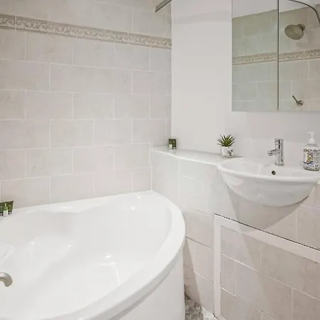 Apartment 1 Bedroom With Sleeps 3
