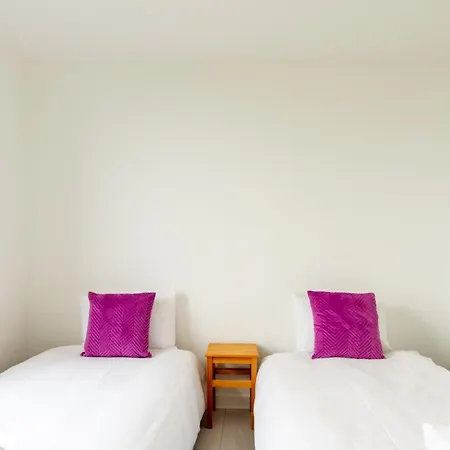 Lovely Sea View 2bdr Flat In Apartment *