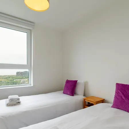 Lovely Sea View 2bdr Flat In *