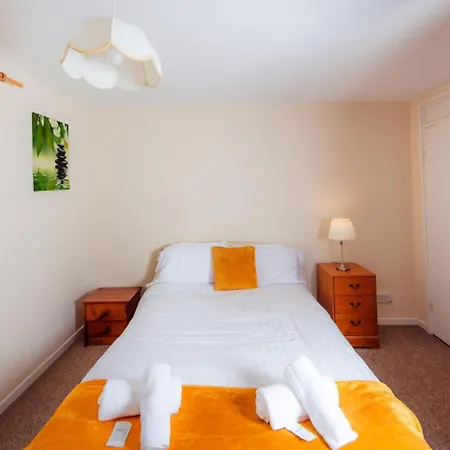 Warm Arthurs Seat View 4 Bdrm Apartment *