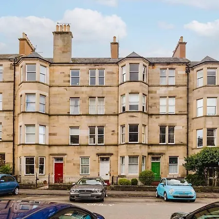 Classic Tenement Meadows & Centre *
