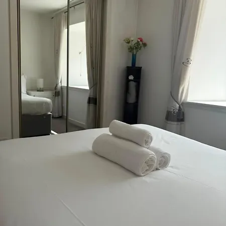 Family-friendly 3 Bed Parking 10 Min To Centre * Edinburgh