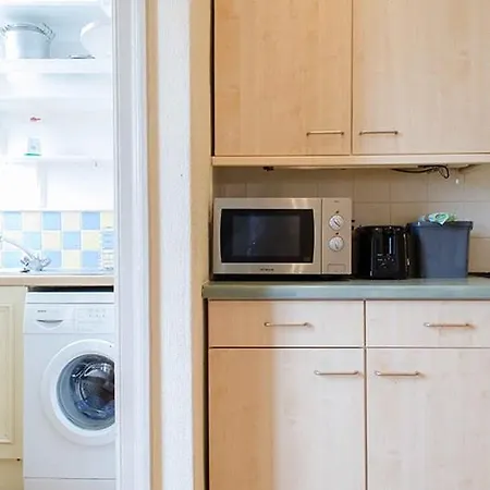 Bright Victorian 4-bed Flat Marchmont Apartment